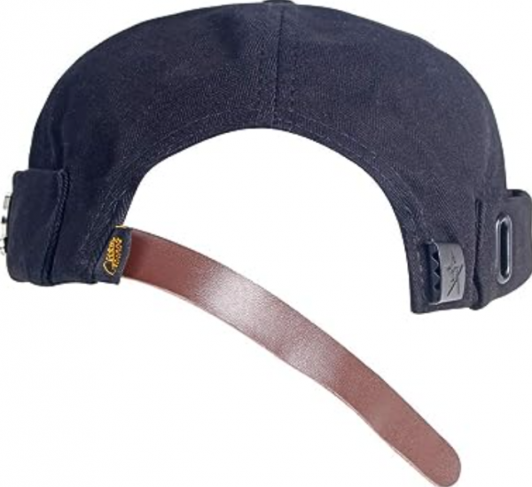 Topi beanie dengan aksen tali kulit